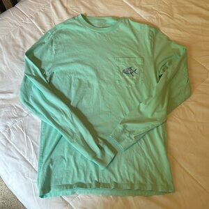 VINEYARD VINES men’s XS Long sleeve 100% cotton Tee. Mint green, fish graphics